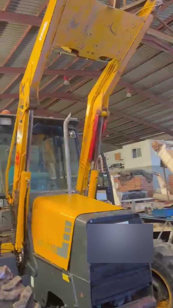 Retroexcavadora mixta Terex Turbo en nave